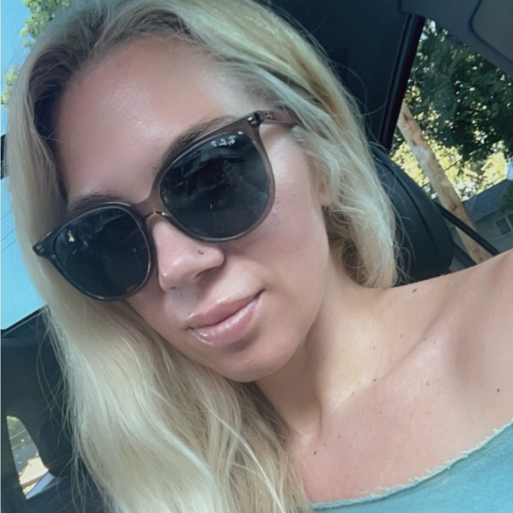 Meet your Posher, Sheena